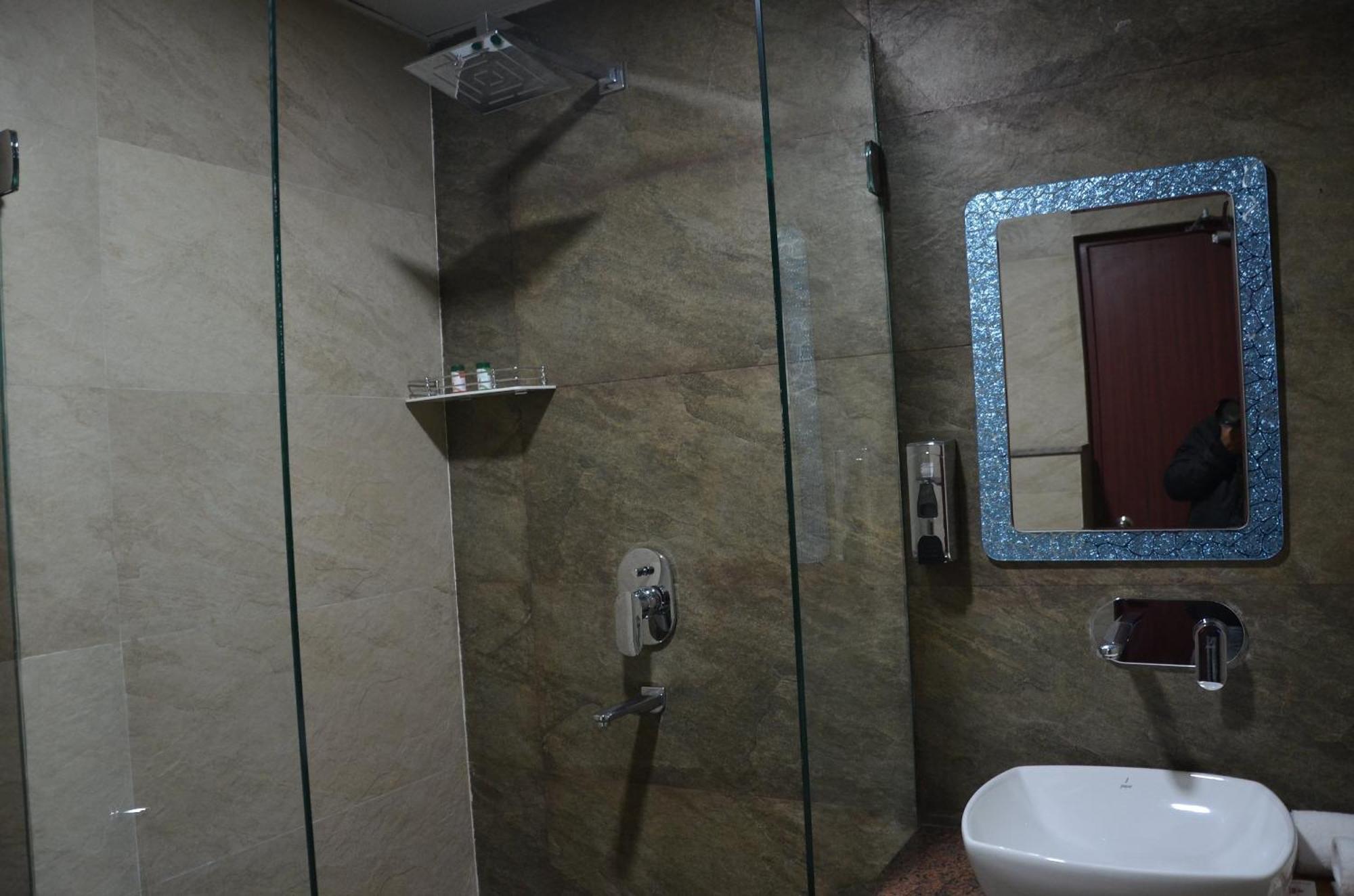 Fabhotel Roselle Inn Lucknow Exterior foto